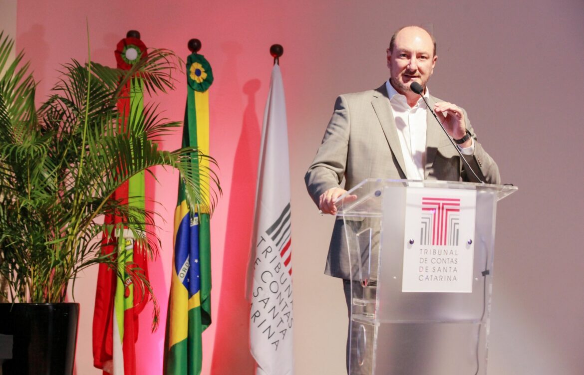Mauro De Nadal defende ampliação do debate sobre reforma política em encontro com vereadores