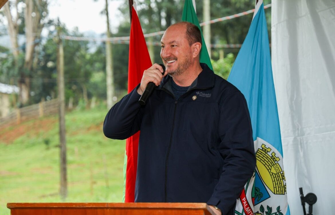 Governador em exercício, Mauro De Nadal, assina restauração da SC-283