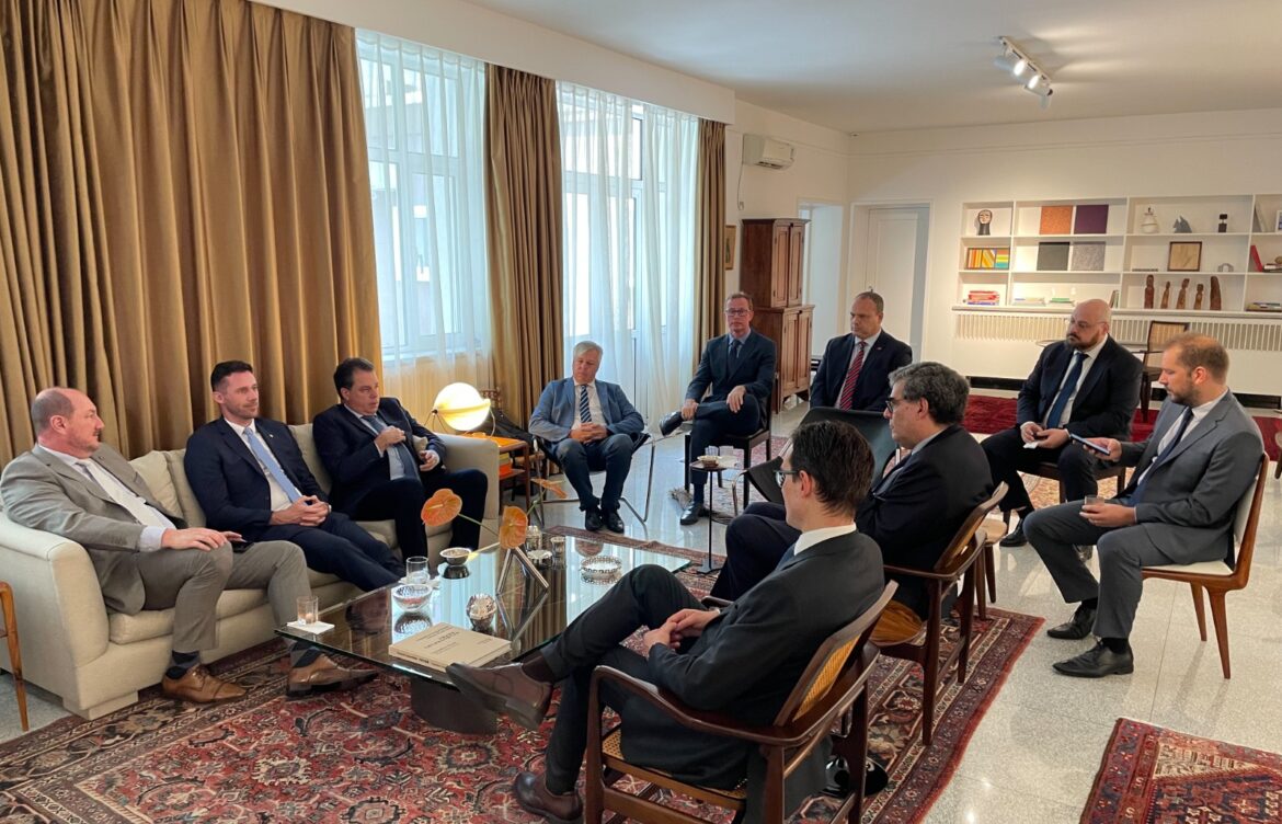 Na Embaixada do Brasil na China, Mauro De Nadal defende protocolo sanitário regionalizado