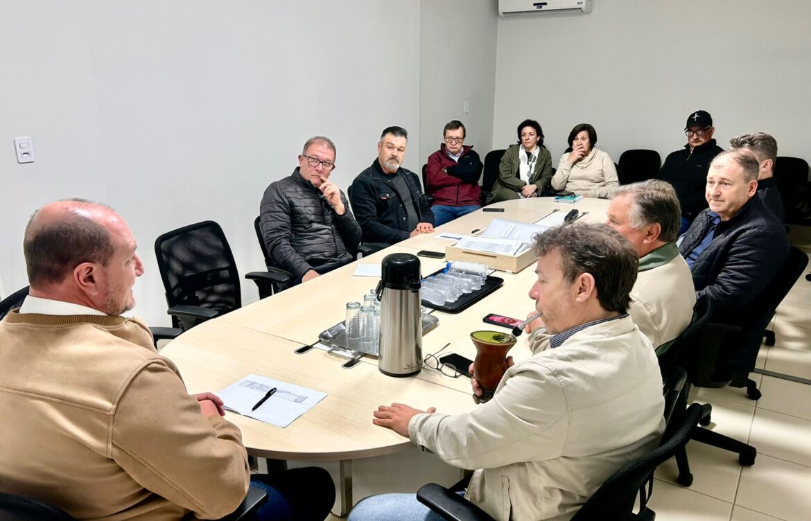 Mauro De Nadal cumpre agenda em Pinhalzinho